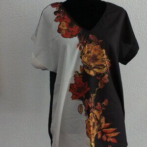 V-neck Floral T-shirt, black/white with red and yellow flowers